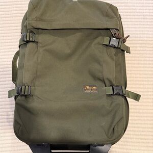 Filson Dryden 2-Wheeled Carry-On Bag Otter, One Size - Green